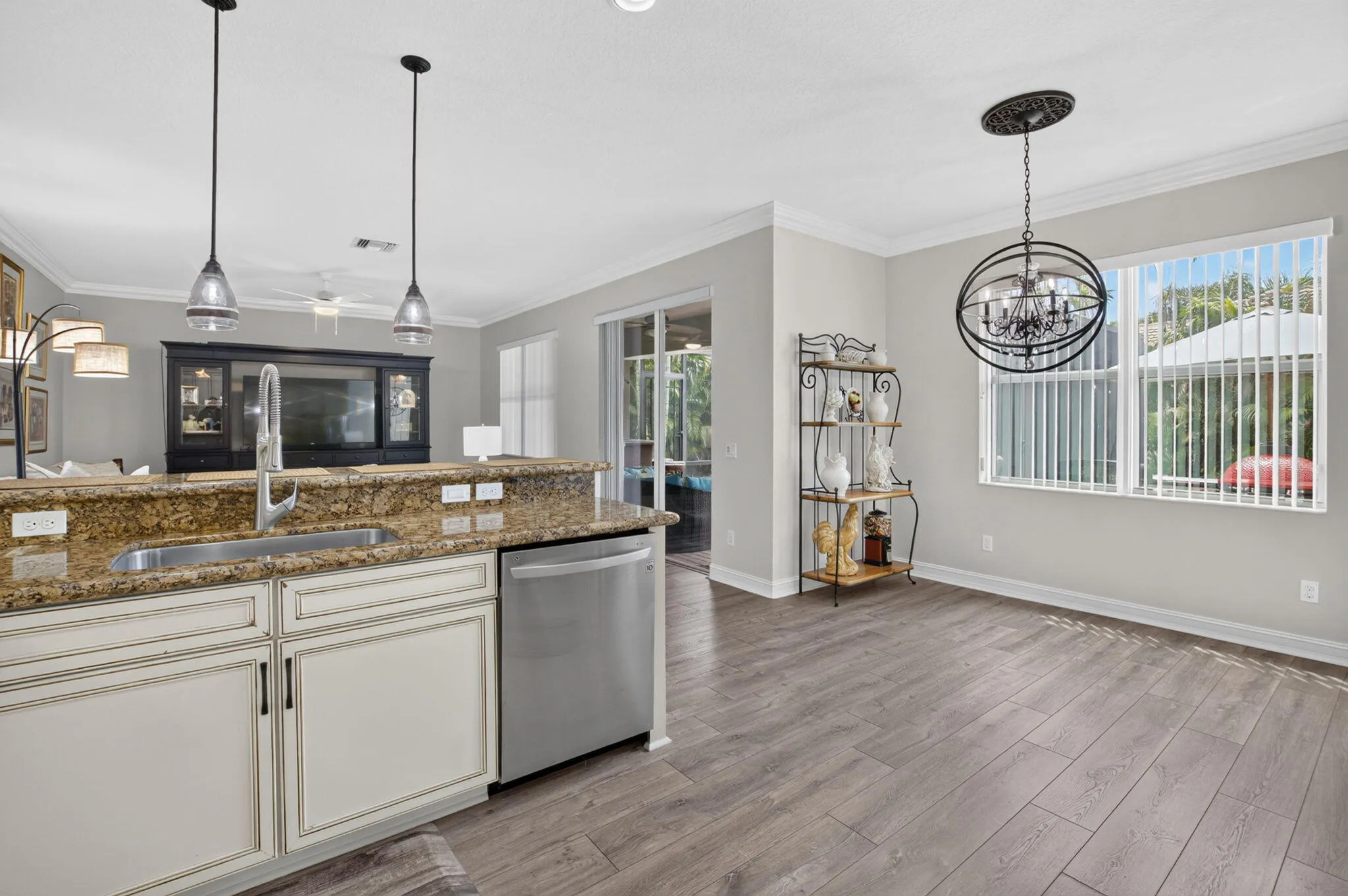 Kitchen & Breakfast Area | Granite Throughout