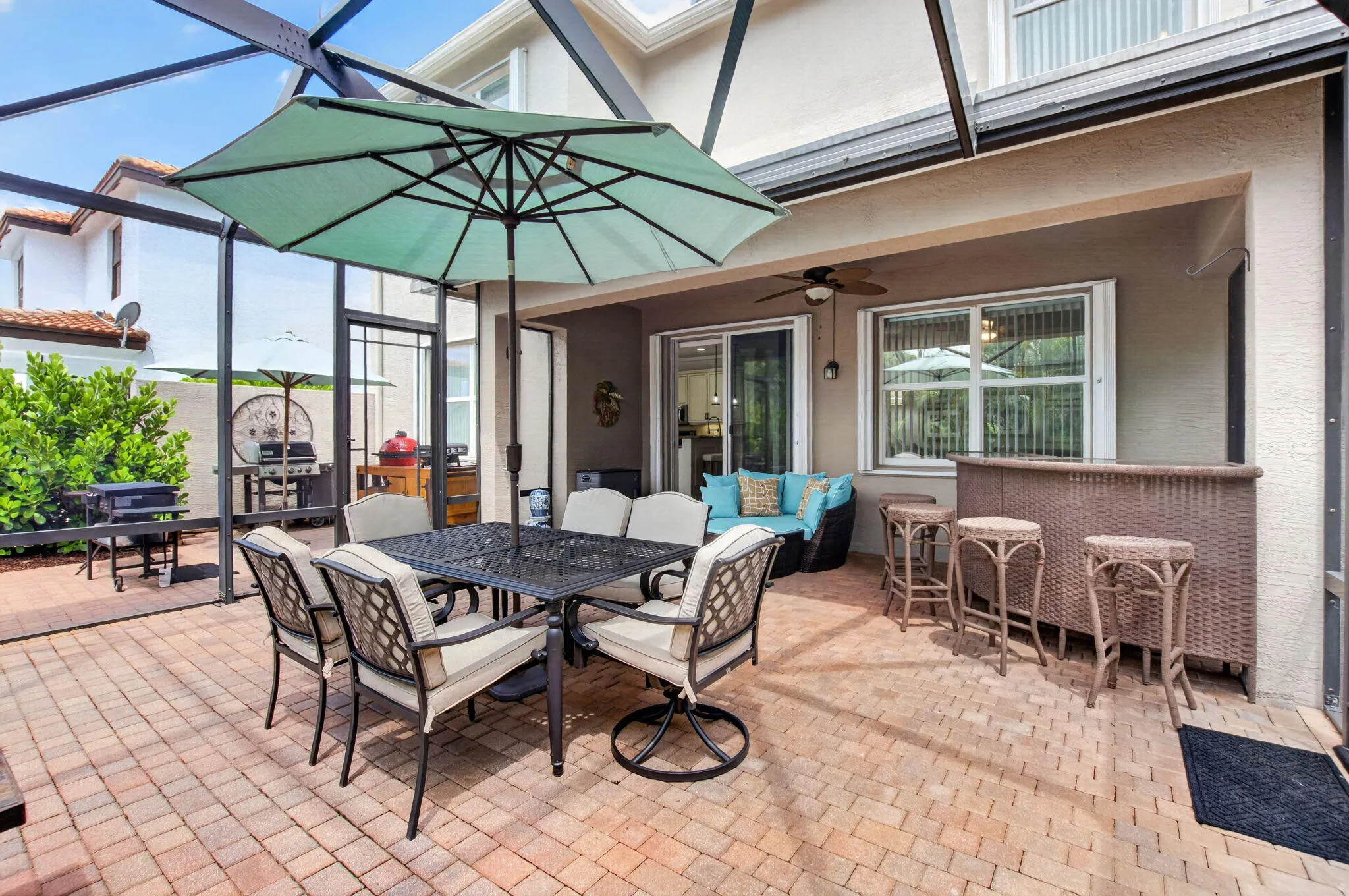 Screened Lanai | Dining, Bar & Fire Pit