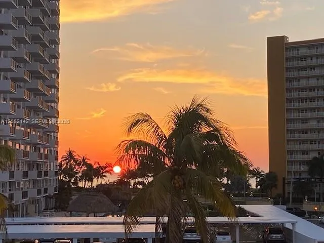 SUNSET​​‌​​​​‌​​‌‌​‌‌​​​‌‌​‌​‌​‌​​​‌​​ VIEWS!