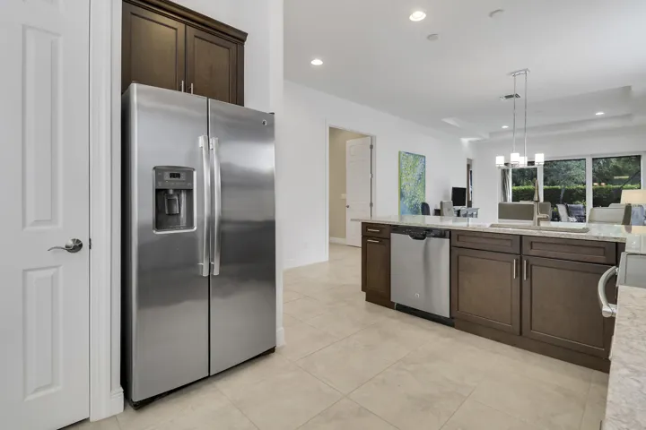 Beautiful quartz countertops.