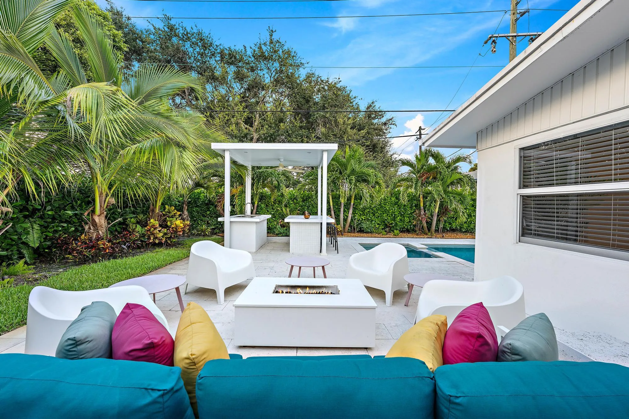 Cabana Bar & Fire pit