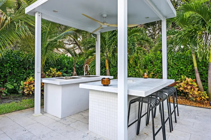 Cabana Bar