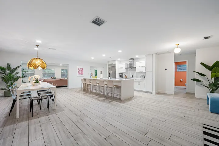 Kitchen & Dining