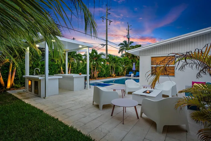 Cabana Bar & Fire pit