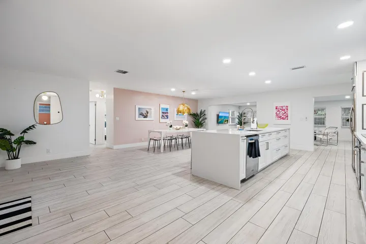 Kitchen & Dining