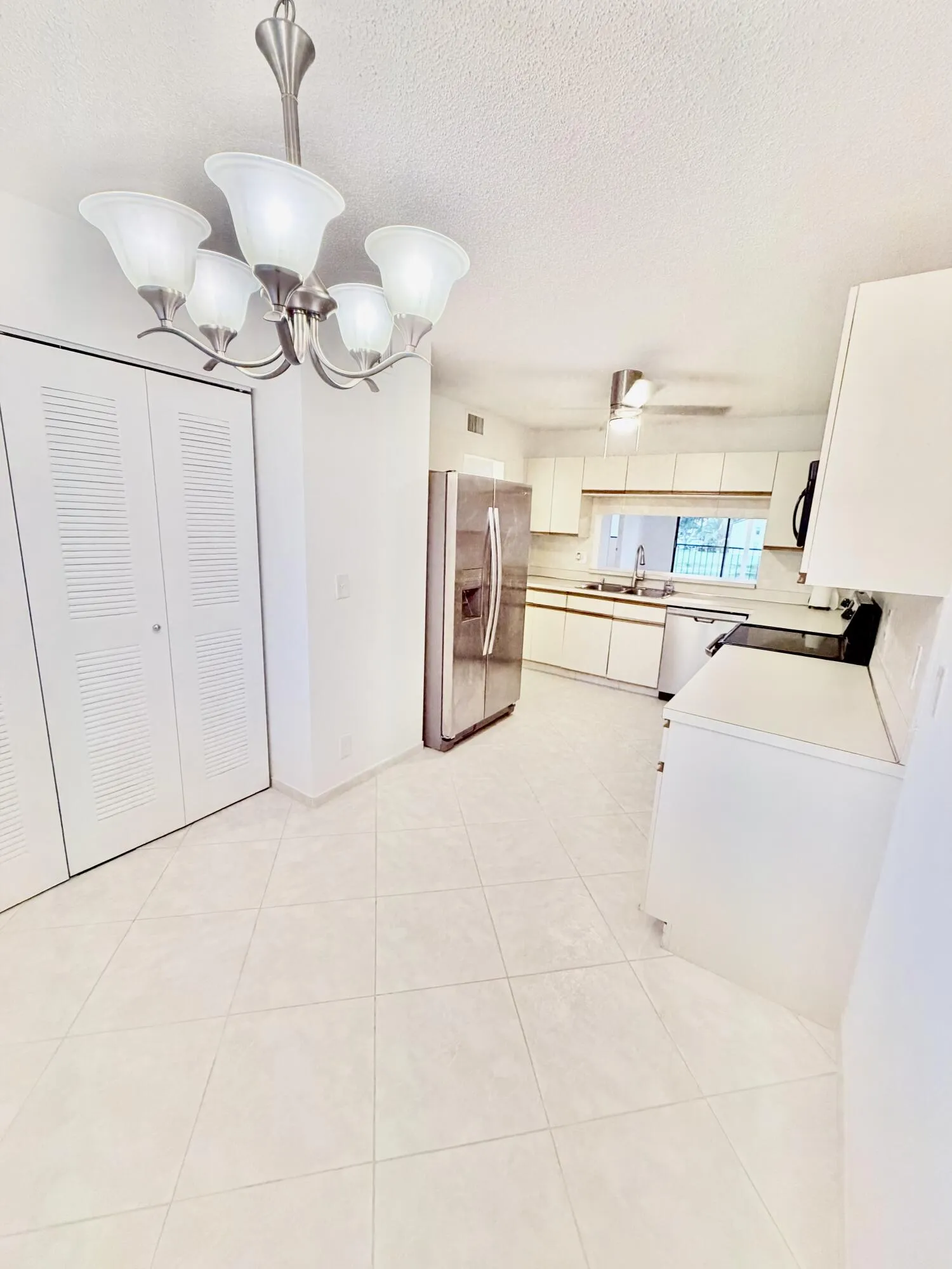 Kitchen/Breakfast Area