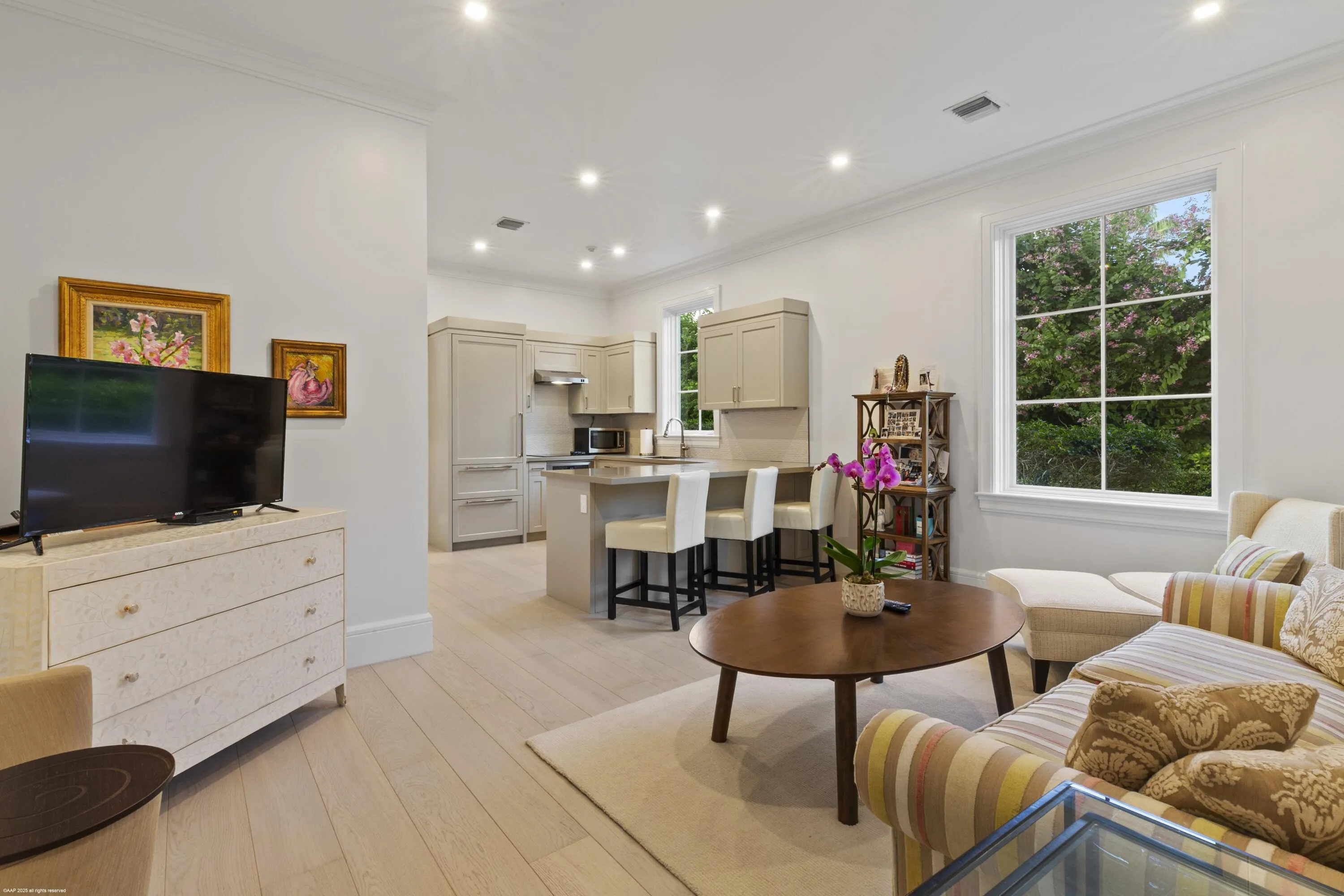 Main House - 1st floor 1 Bed 1 Bath Apartment with Washer/Dryer