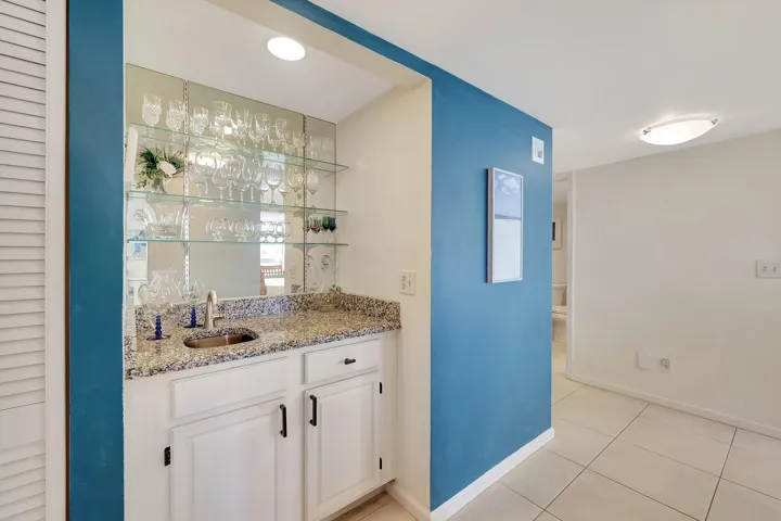 WET BAR AREA