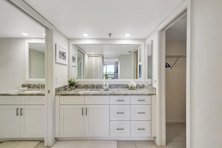 MASTER VANITY