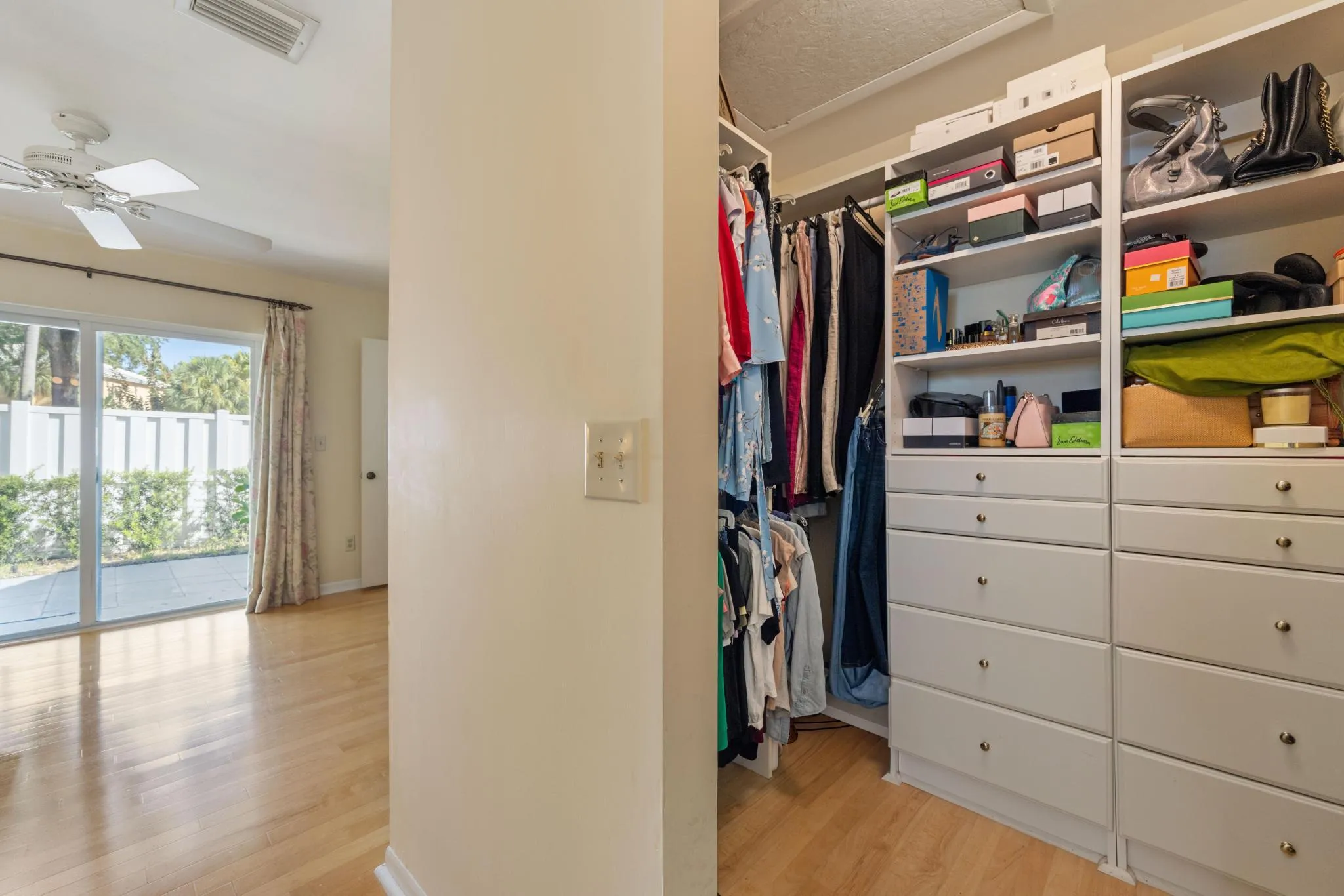 9822 closet primary with sliders