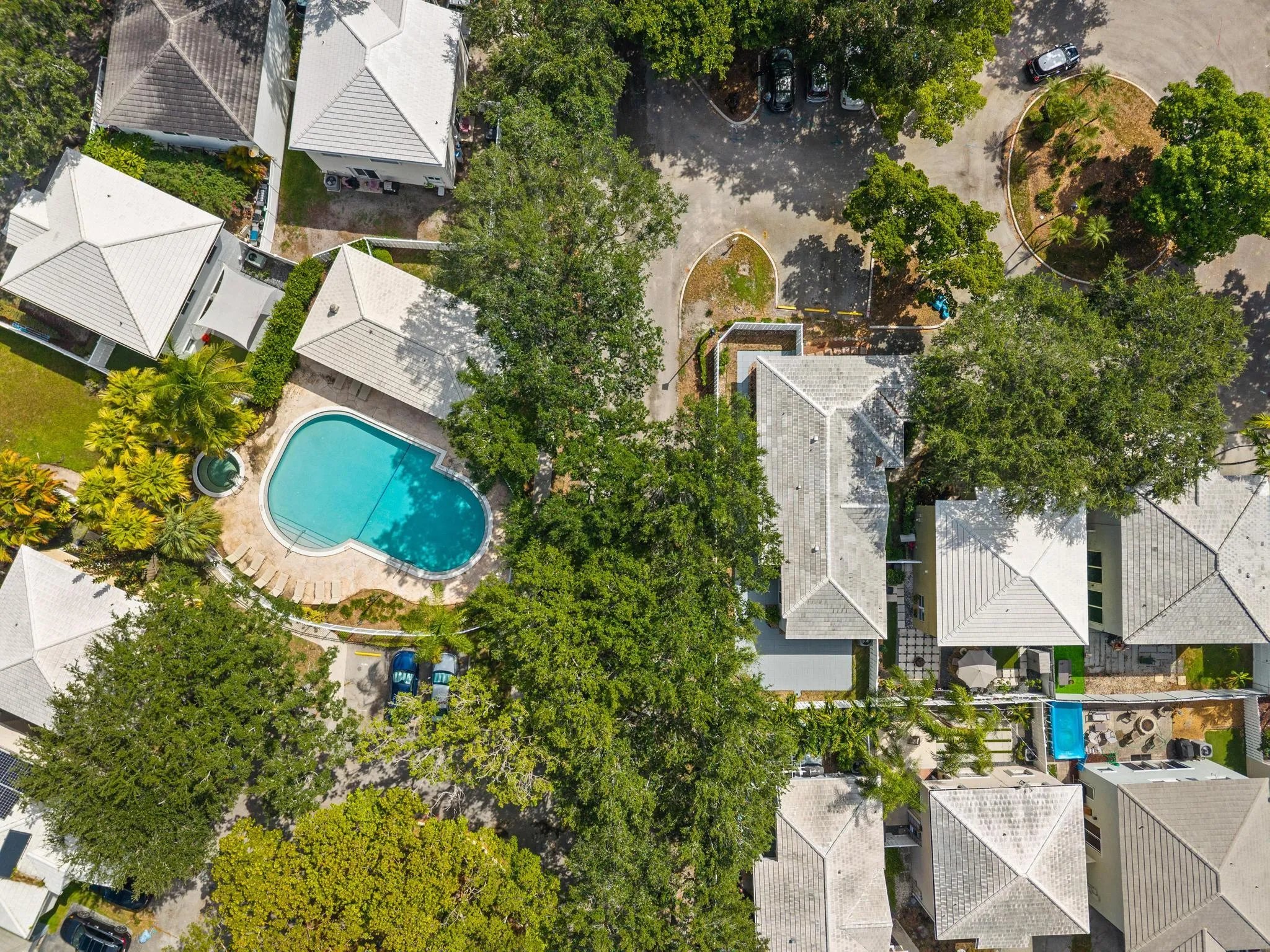 9822 close up drone pool