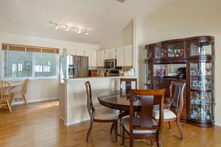 9822 kitchen and chairs and dining
