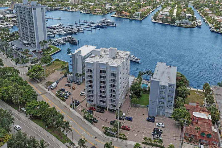 Harbor Haven offers AMAZING views of The Intracoastal, Seven Isles & Las Olas Blvd.