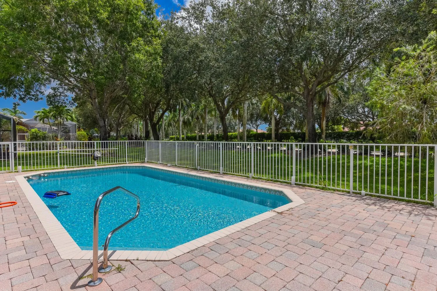 021-033-9570 Lantern Bay Cir-1498x1000