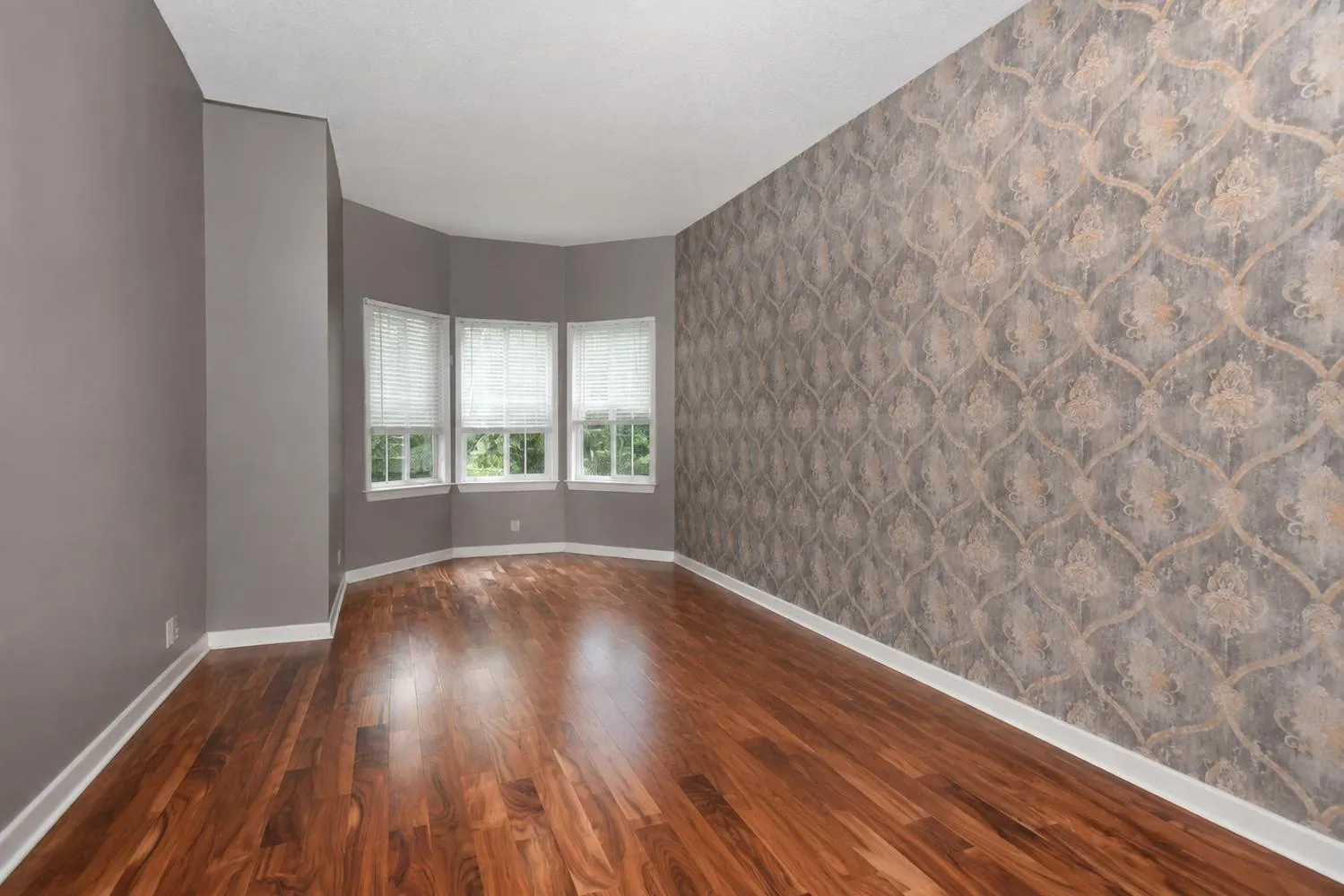 015-013-master bedroom-1500x1000
