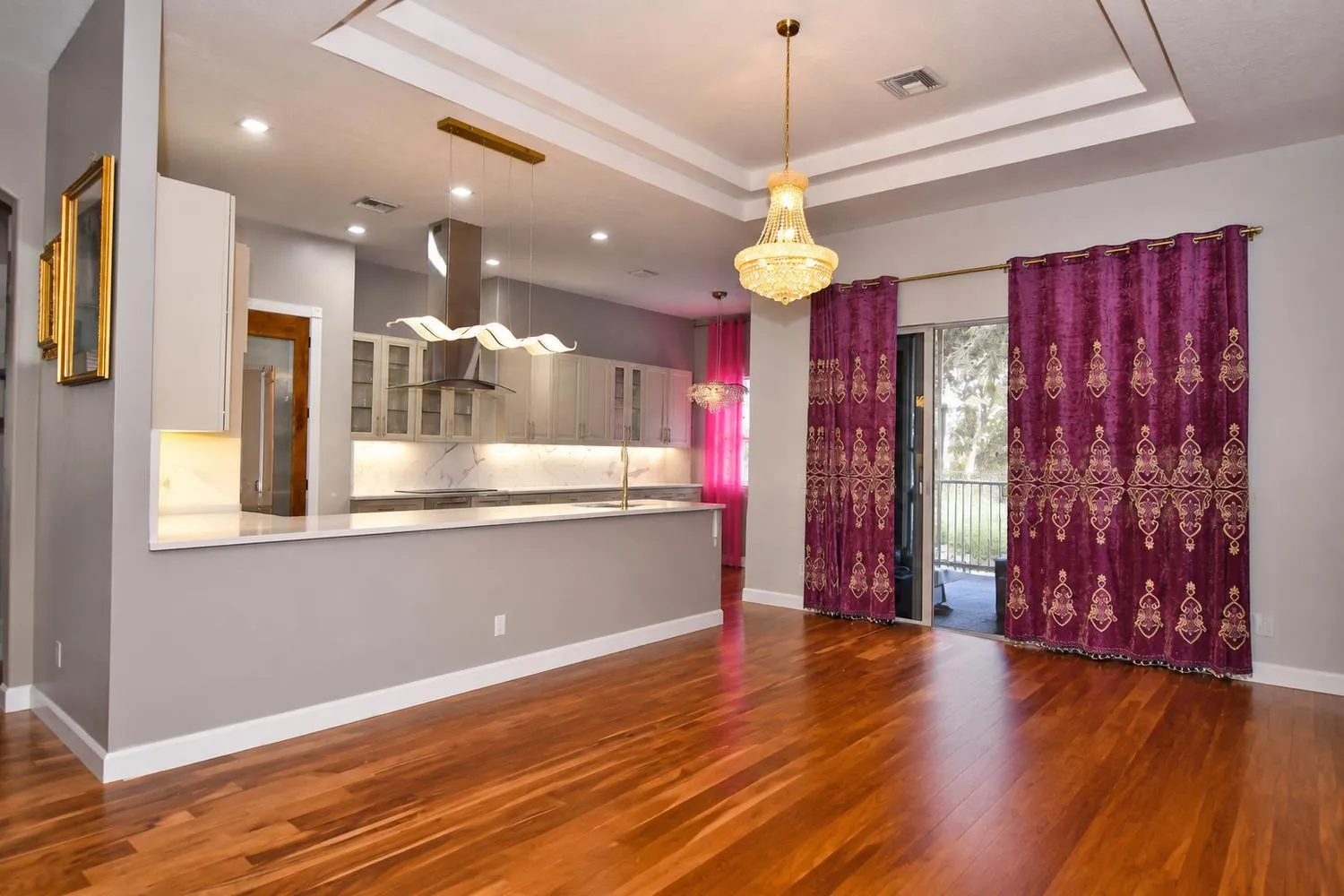 006-017-family room-1500x1000