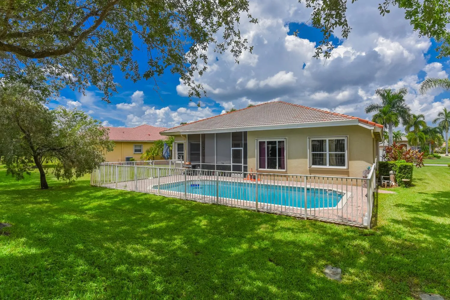 024-028-9570 Lantern Bay Cir-1498x1000