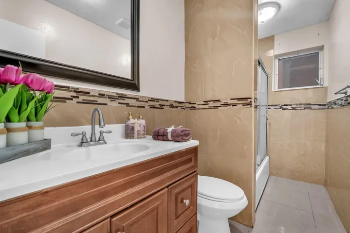 2nd bathroom