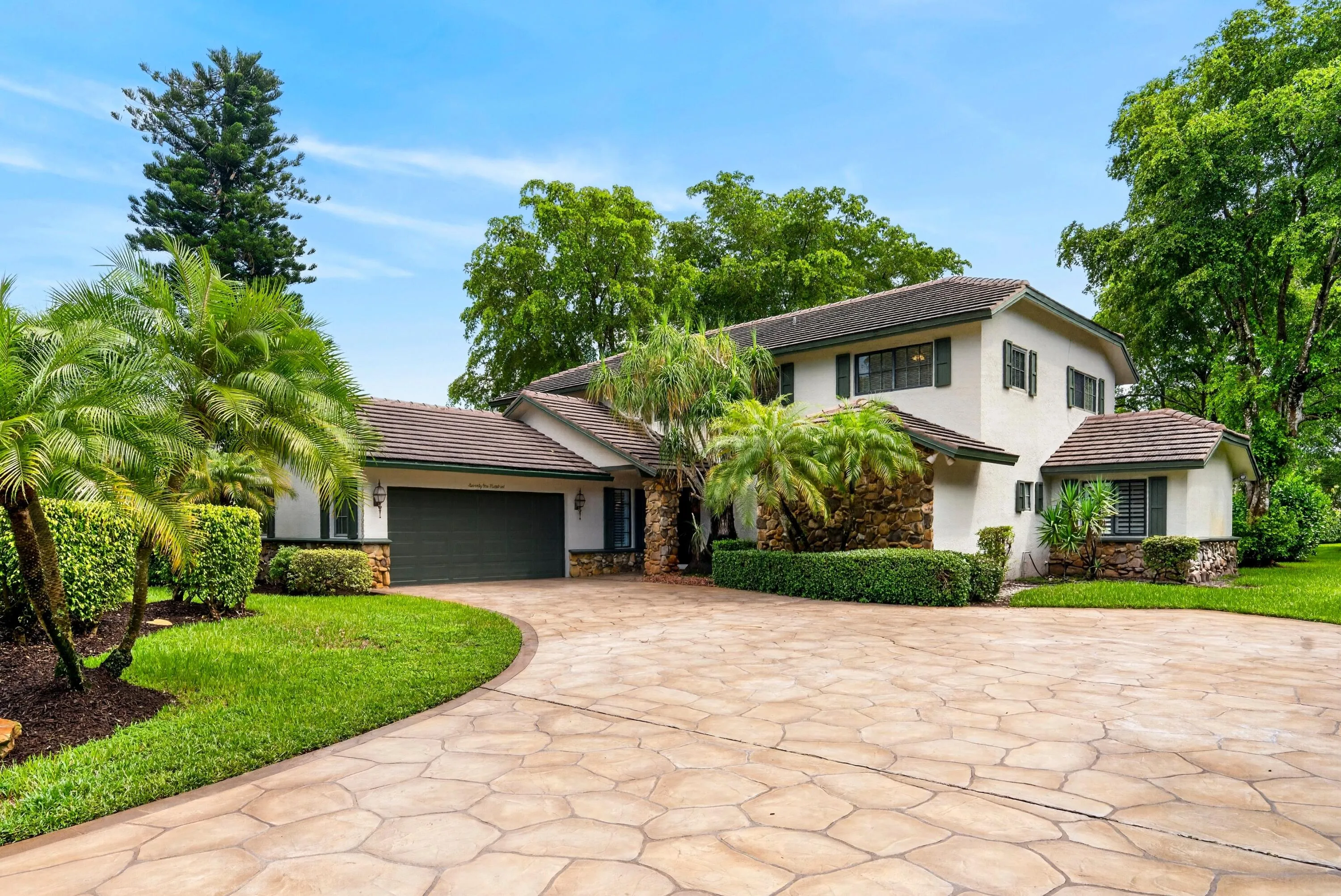 004-021-Front of Home-4000x2674