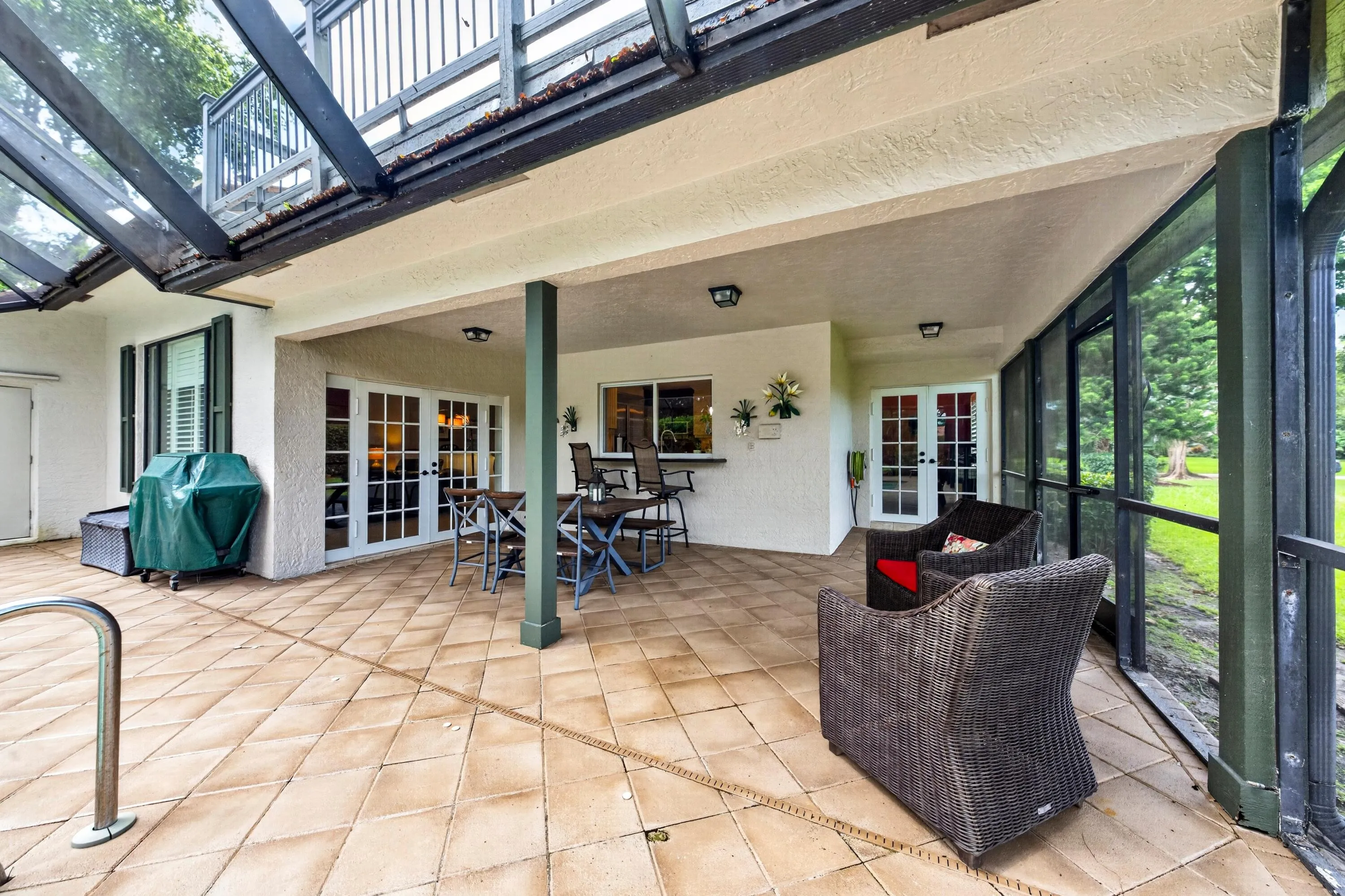 049-041-Patio-4000x2666