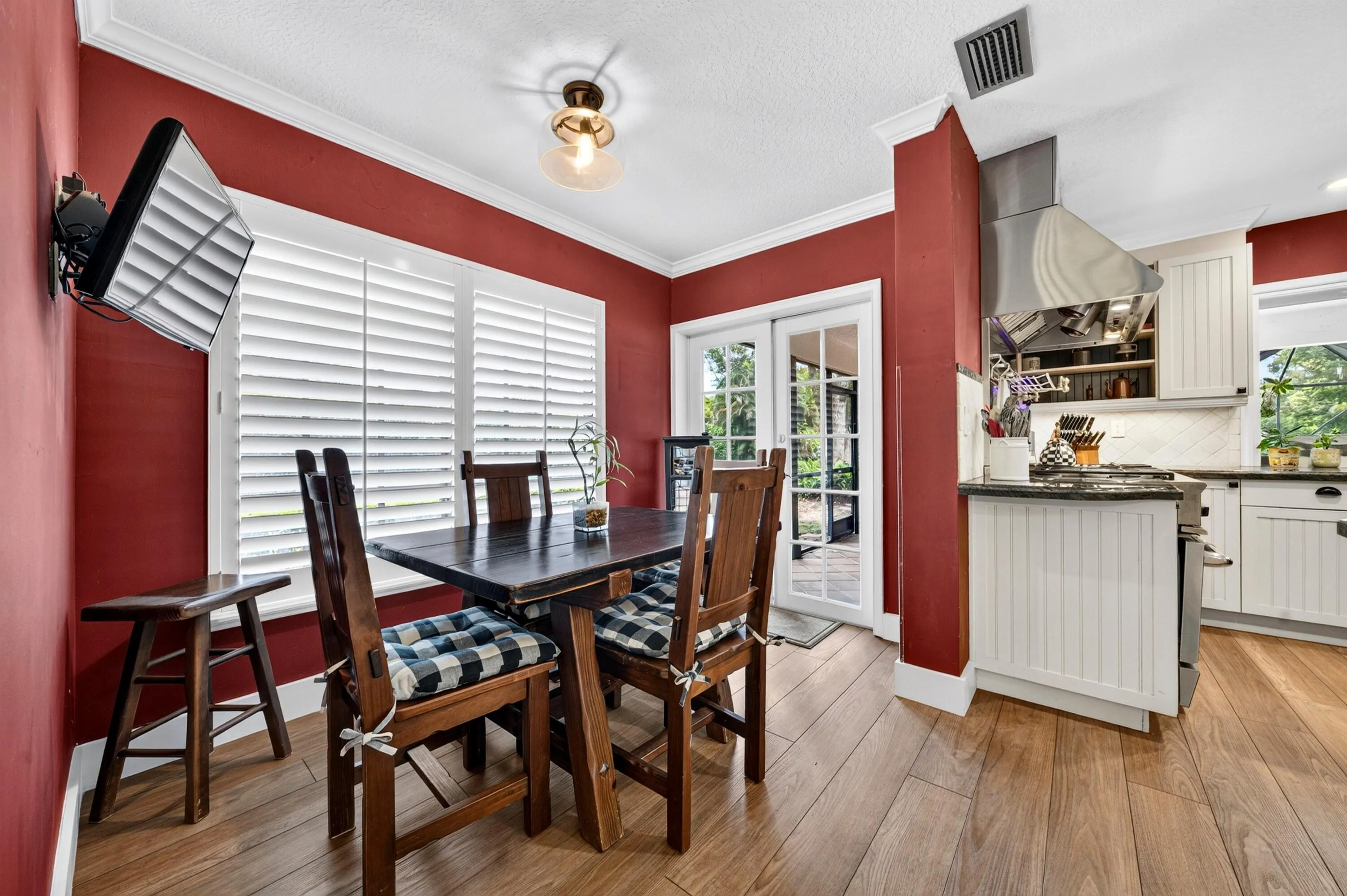 017-070-Breakfast Nook-4000x2662