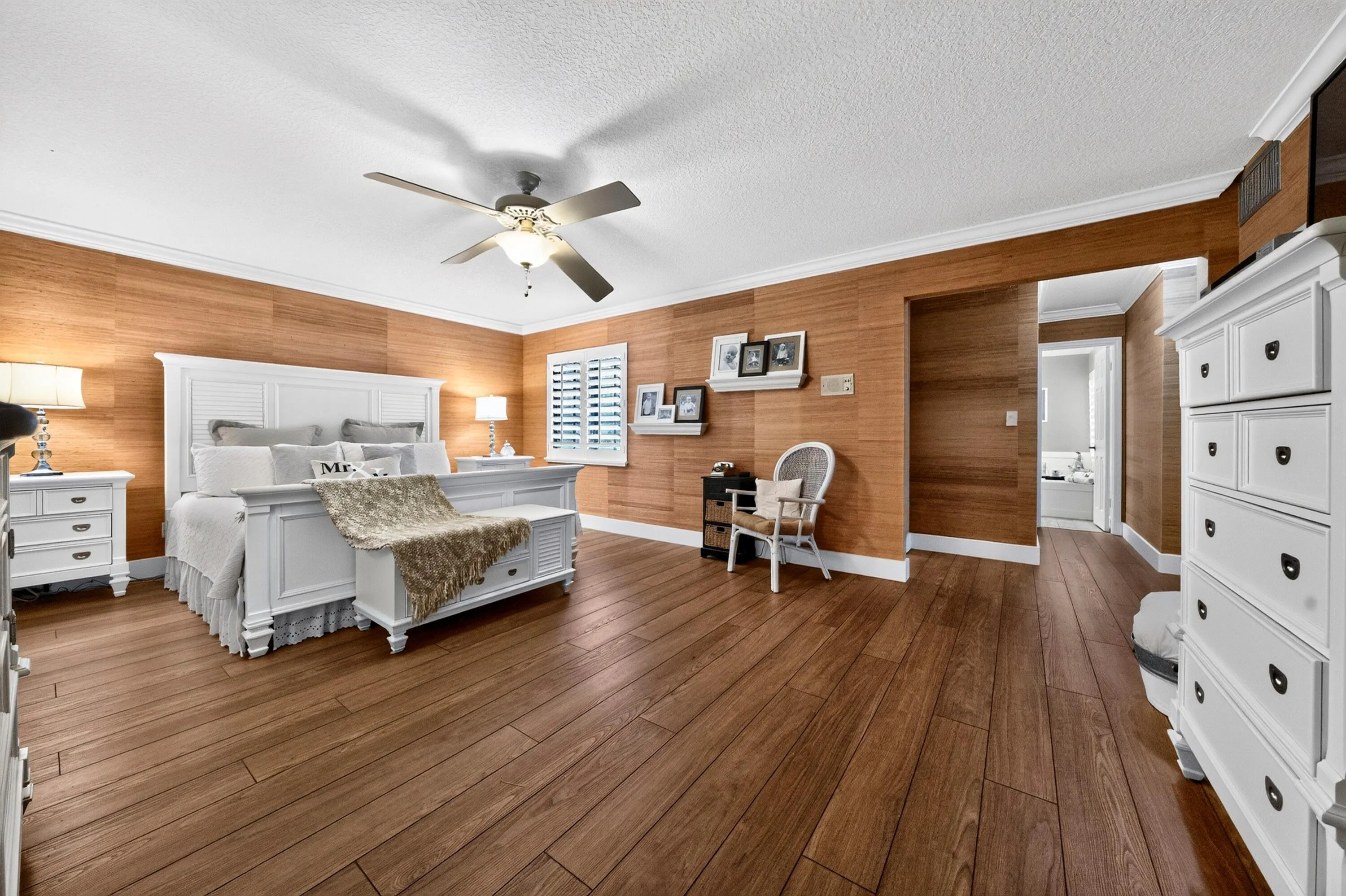 027-034-Primary Bedroom-4000x2664