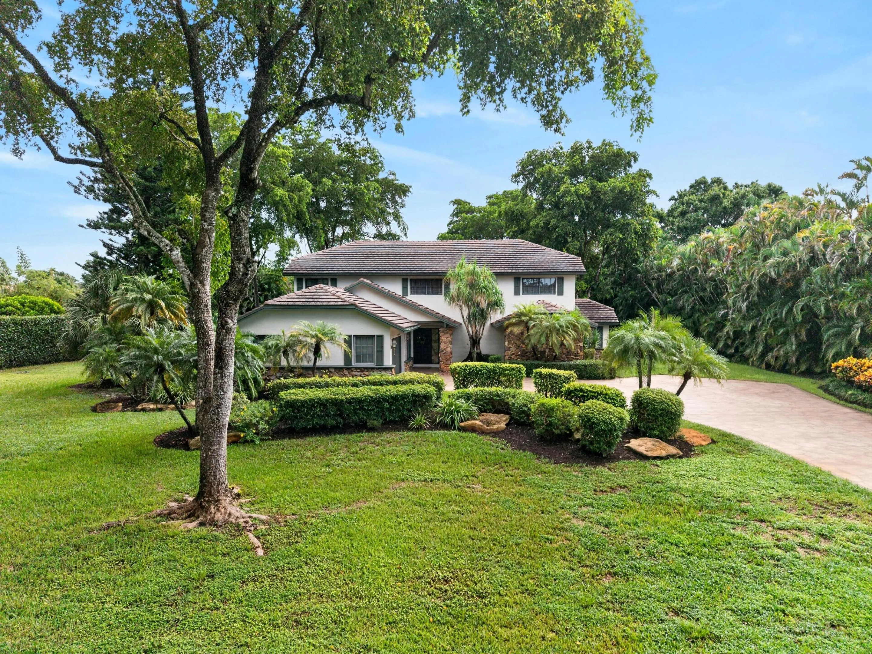 003-001-Front Yard-4000x2999