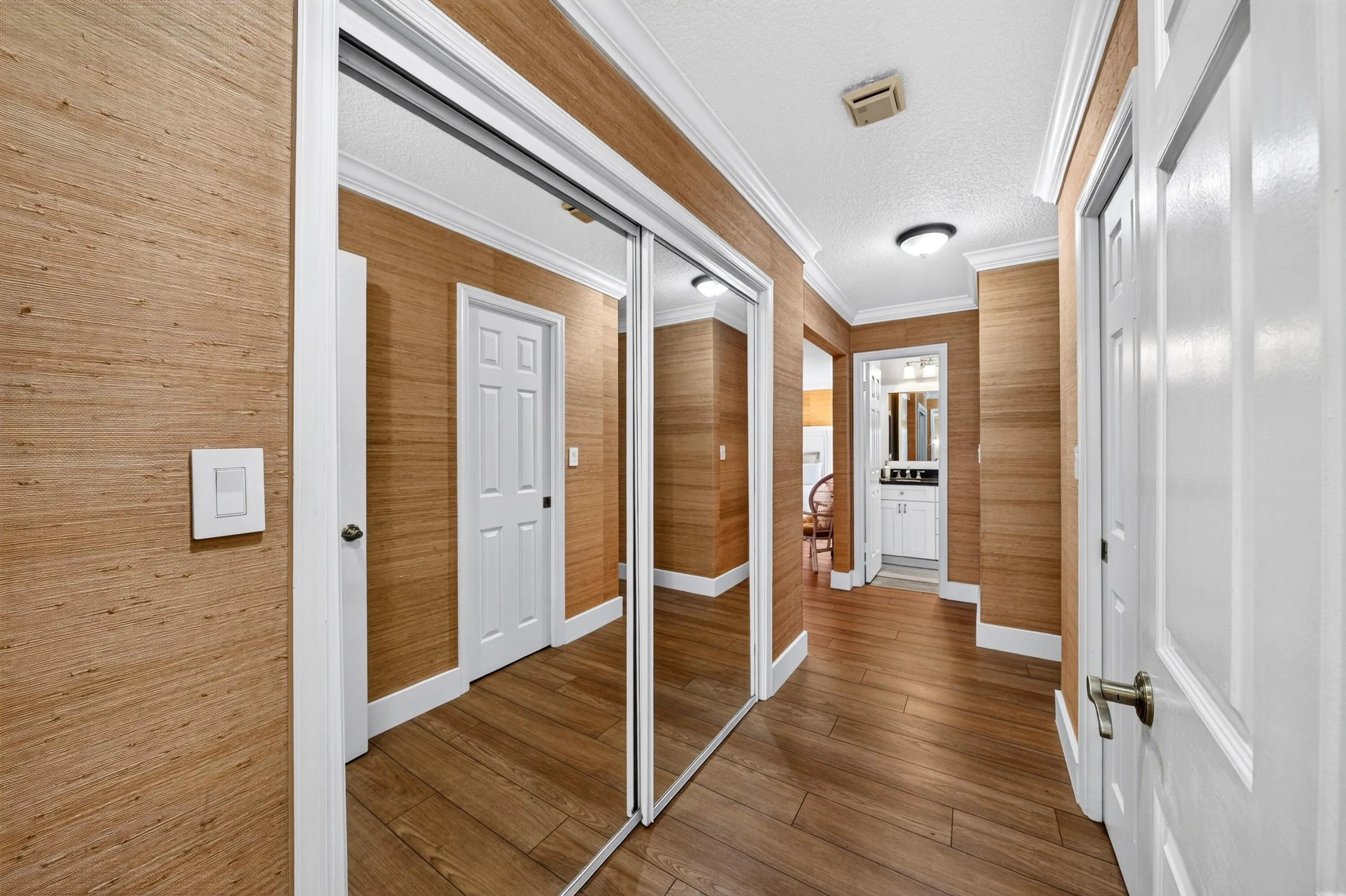 024-028-Primary Closet-4000x2664
