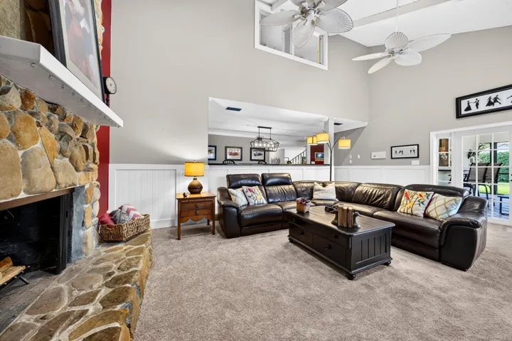 022-066-Living Room-4000x2664