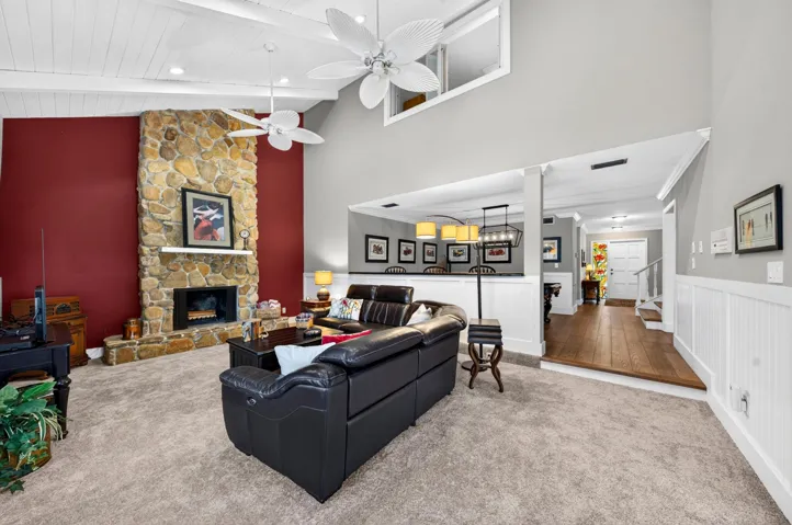 019-047-Living Room-4000x2656