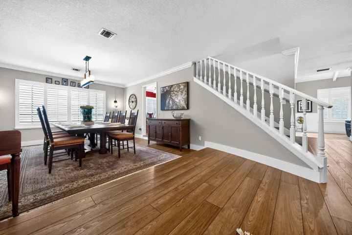 009-039-Dining Room-4000x2664