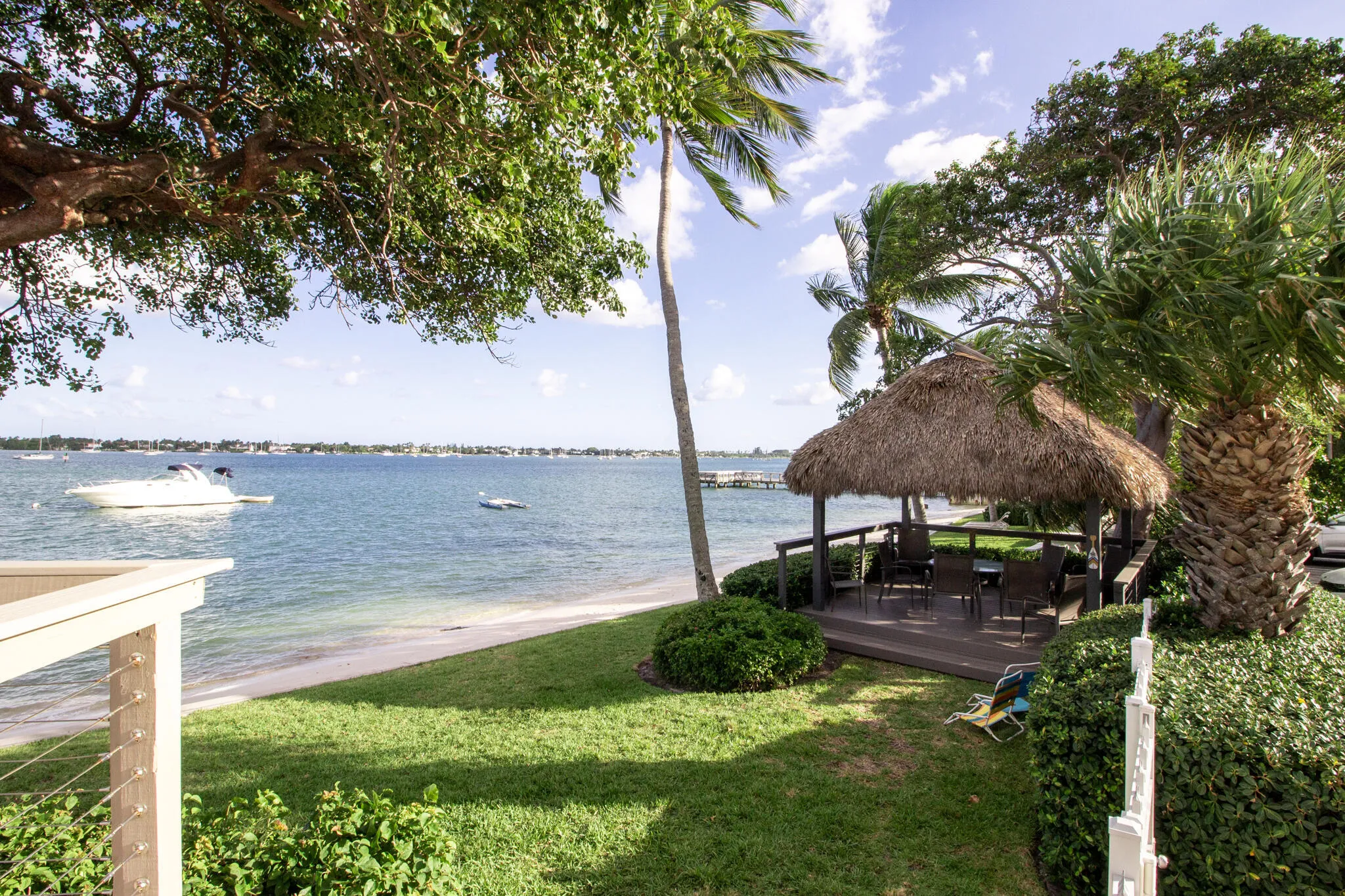 Tiki Hut / Beach