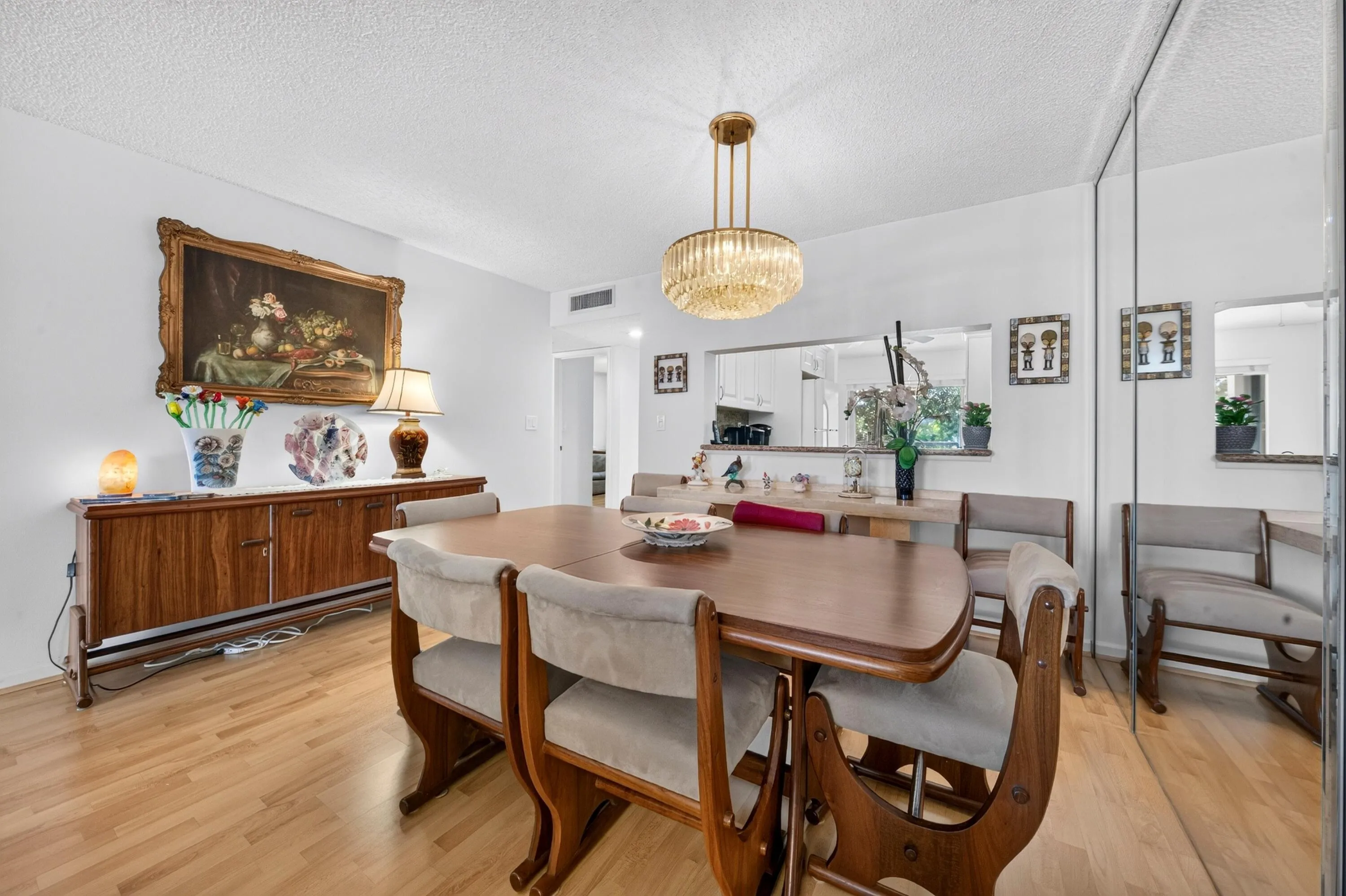 011-029-Dining RoomKitchen-4000x2664
