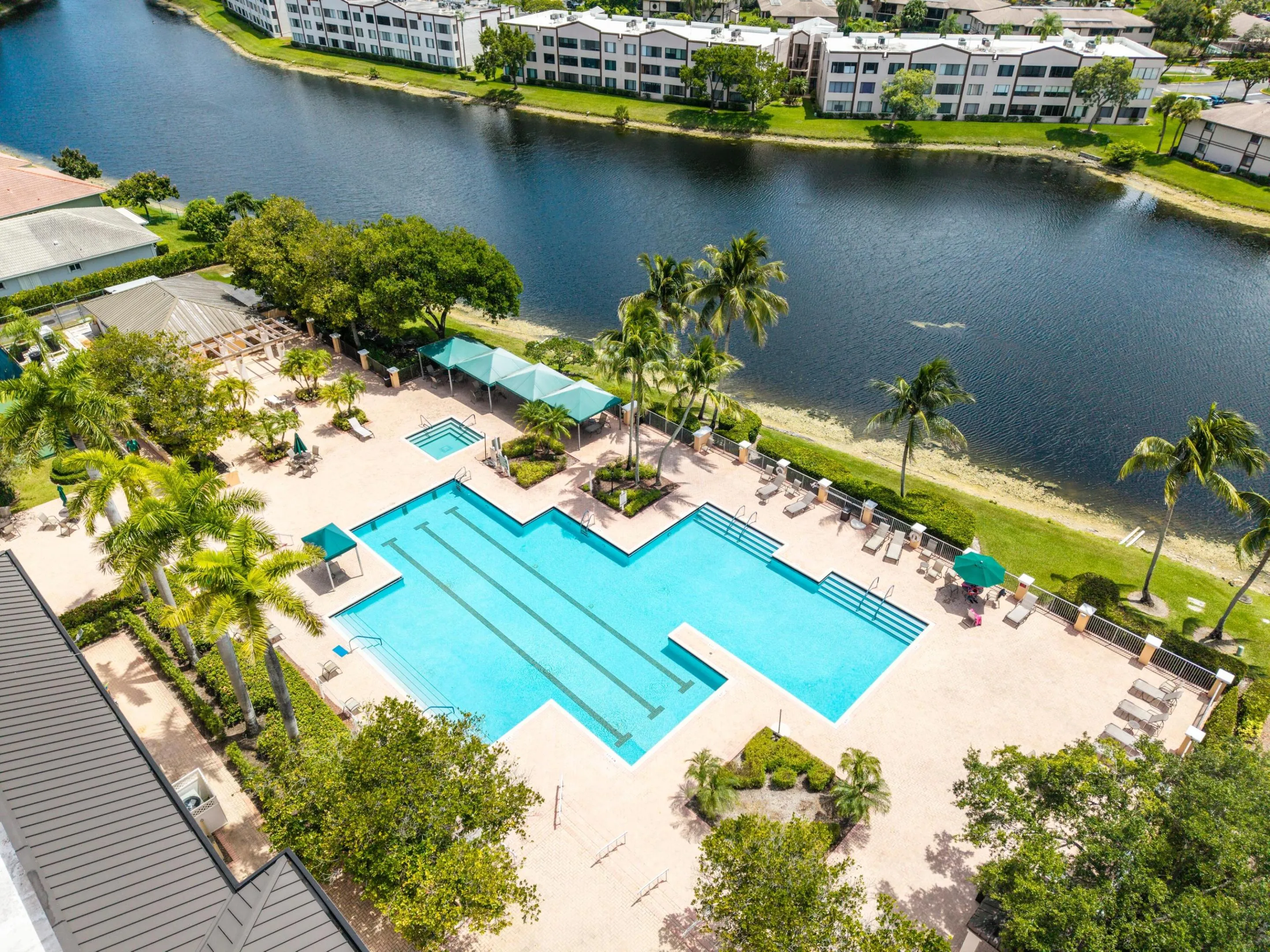 041-001-Community Pool-4000x3000
