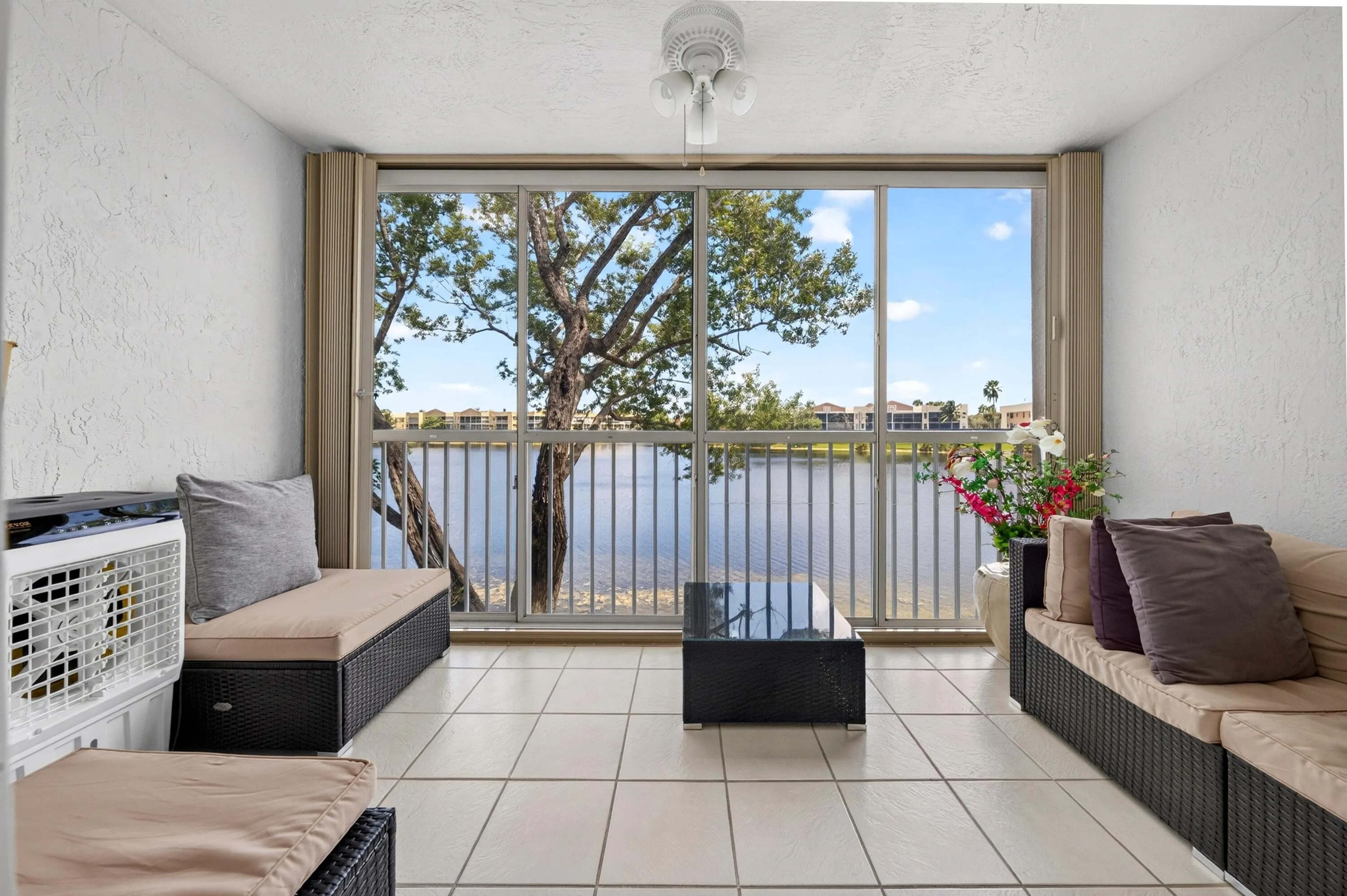 019-007-Balcony-4000x2662