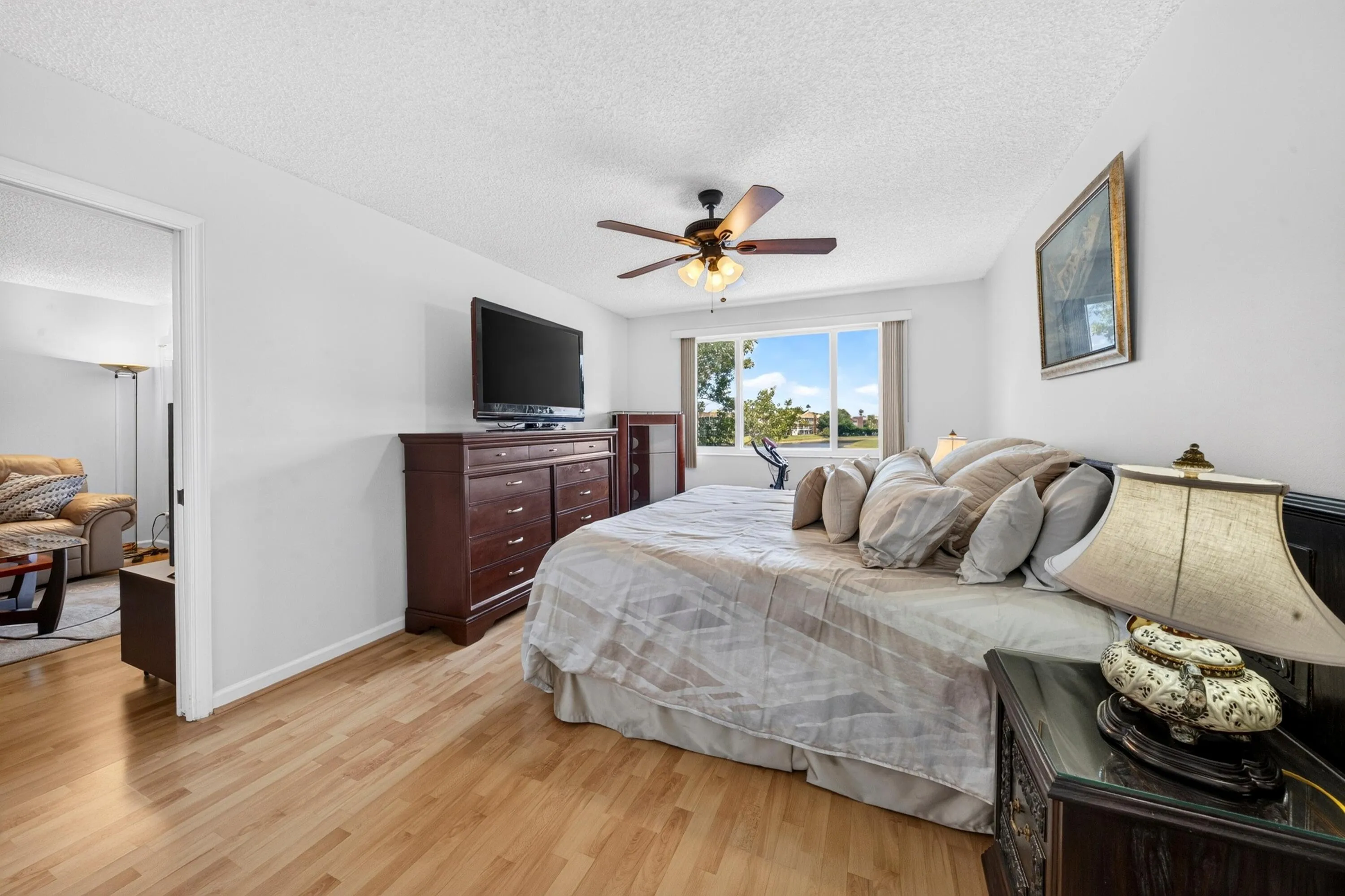 022-030-Primary Bedroom-4000x2666