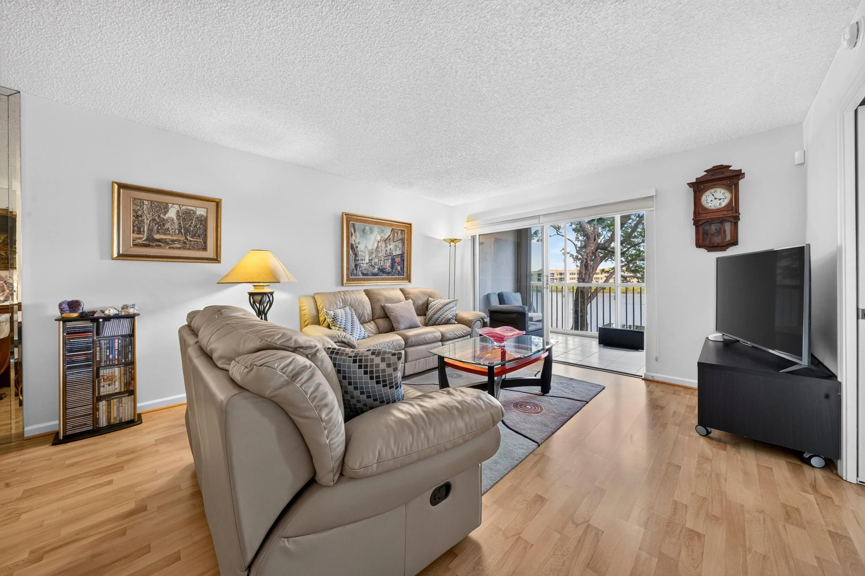 014-040-Living Room-4000x2664