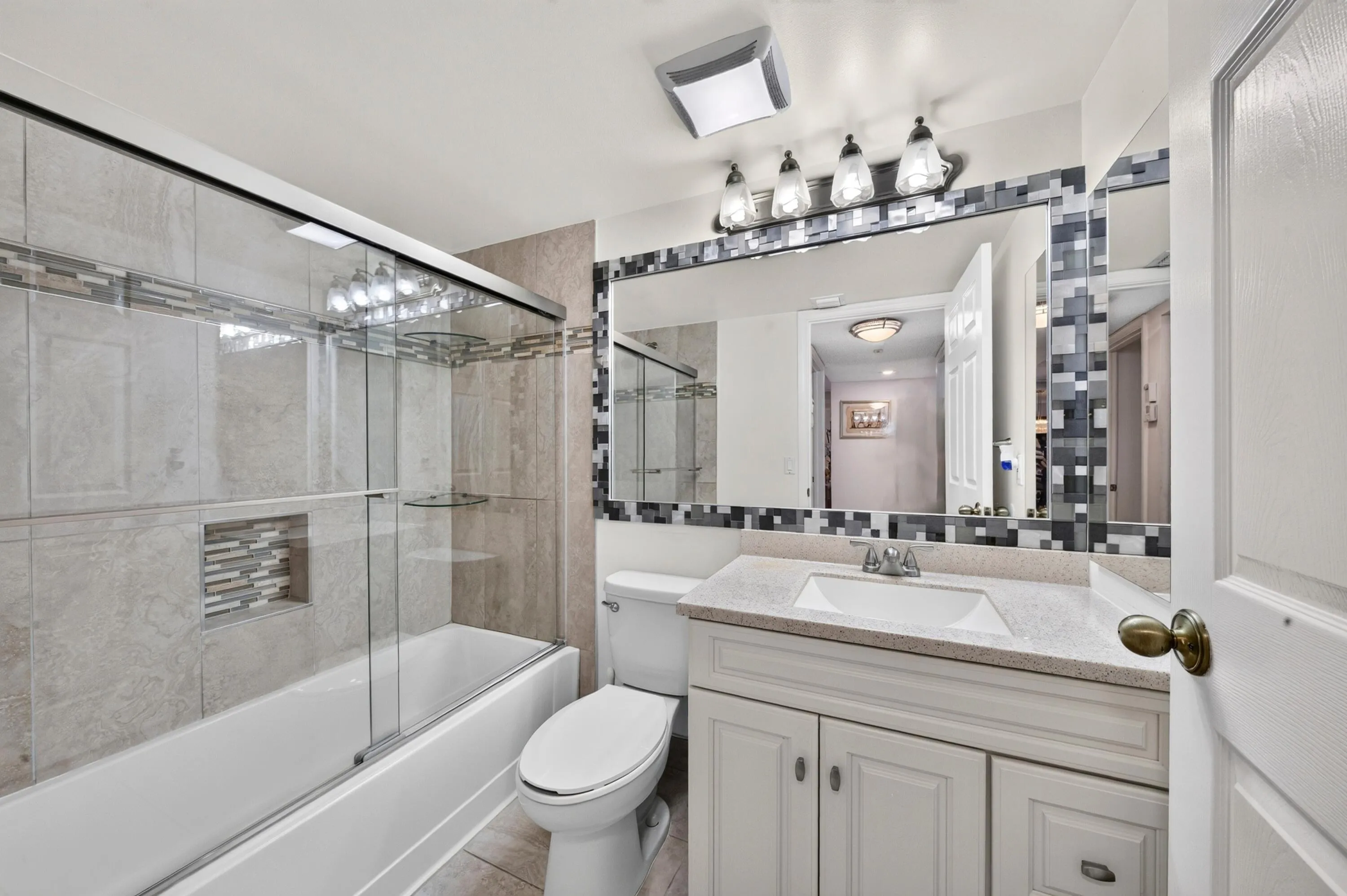 026-037-Bathroom-4000x2662