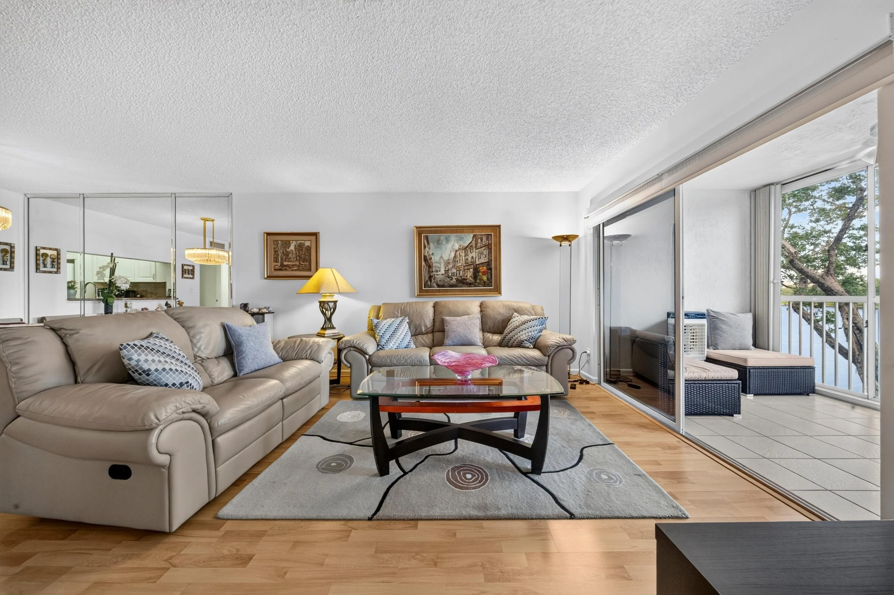 015-035-Living Room-4000x2662