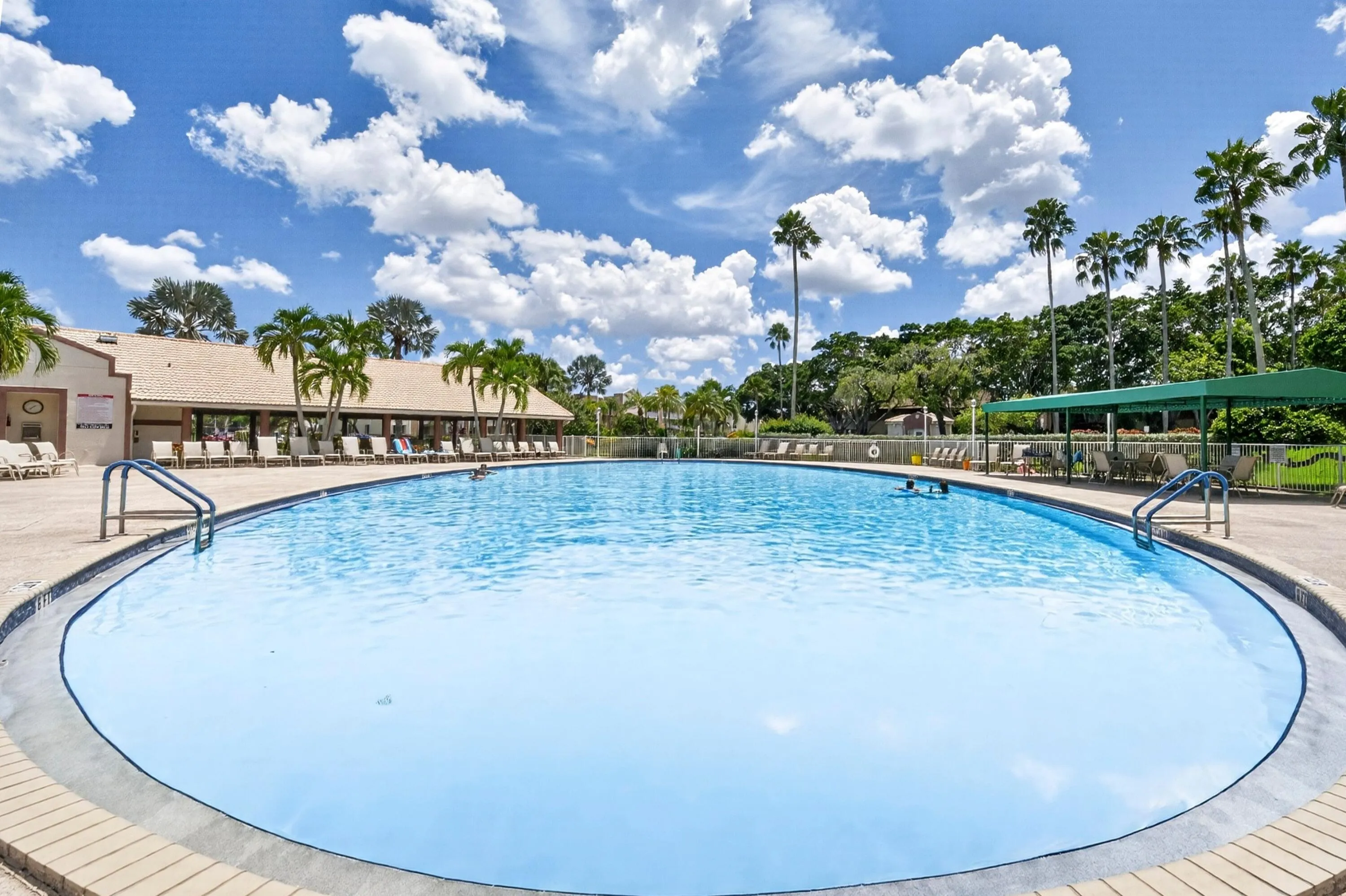 036-033-Community Pool-4000x2664