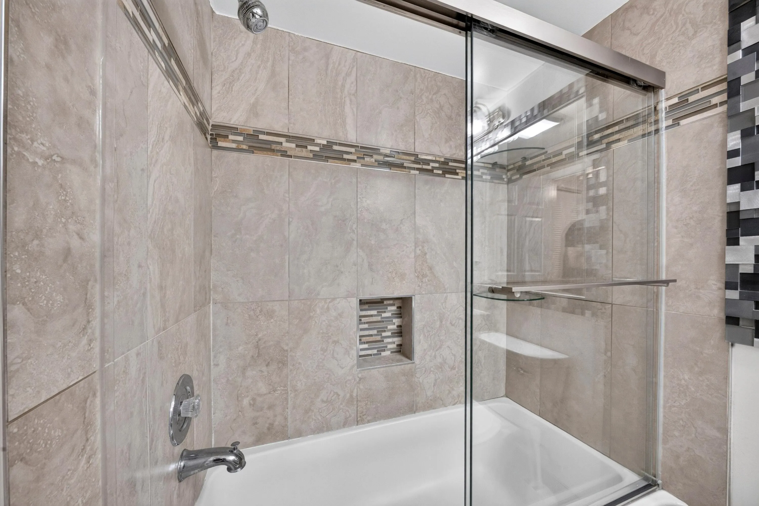 027-041-Bathroom-4000x2664