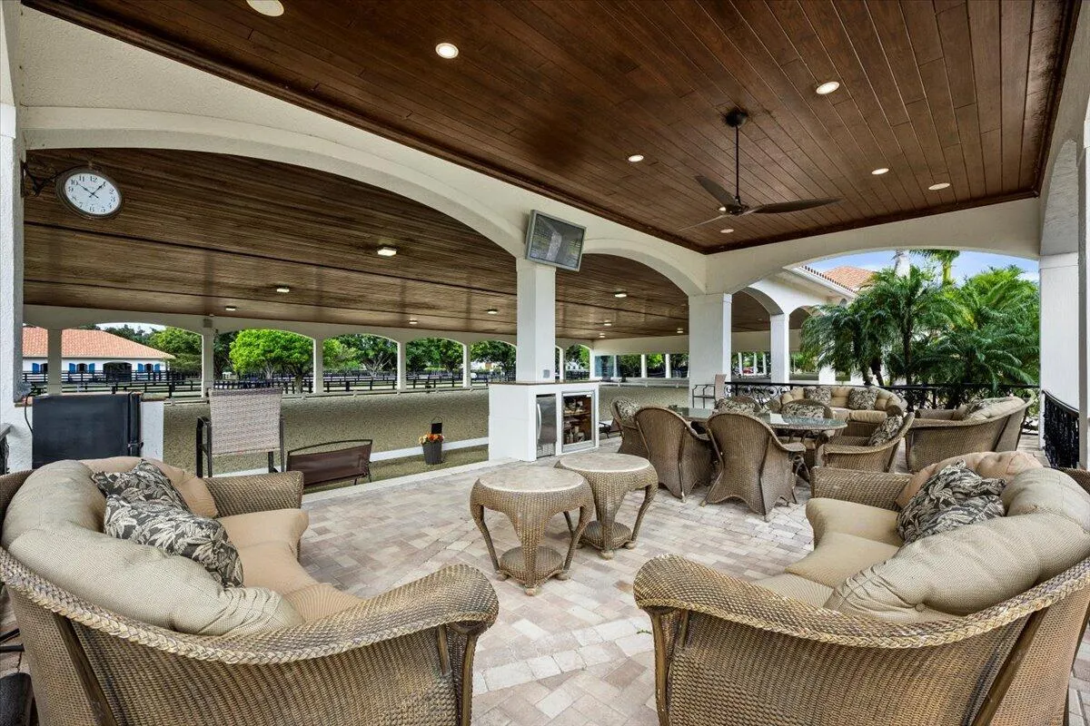 024-LUX_4575