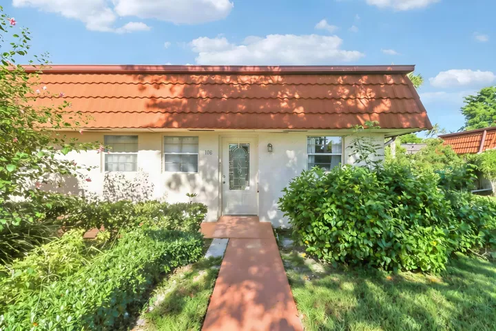 Located in the heart of Royal Palm.