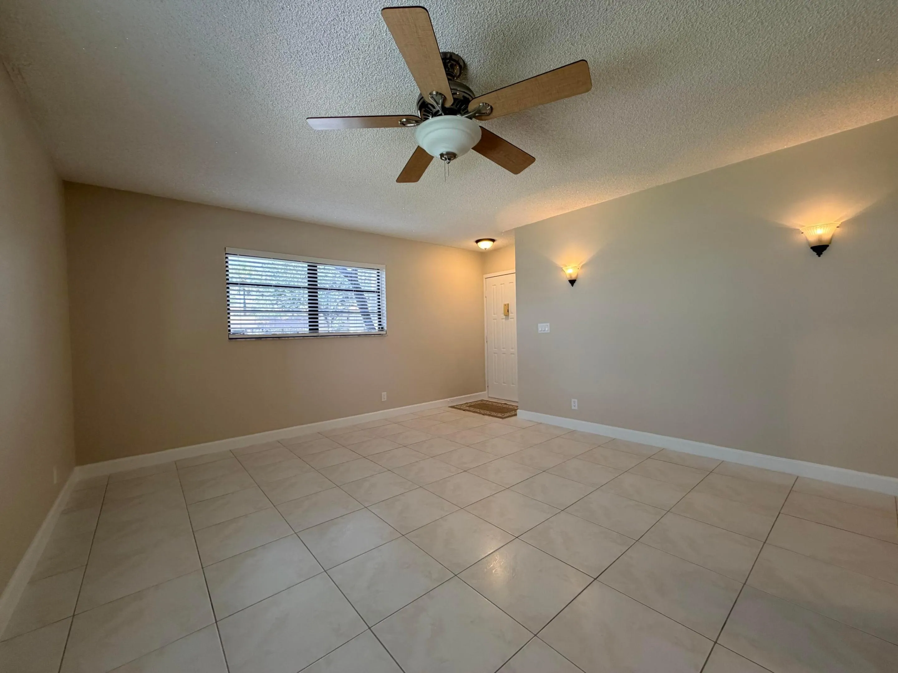 Livingroom entry