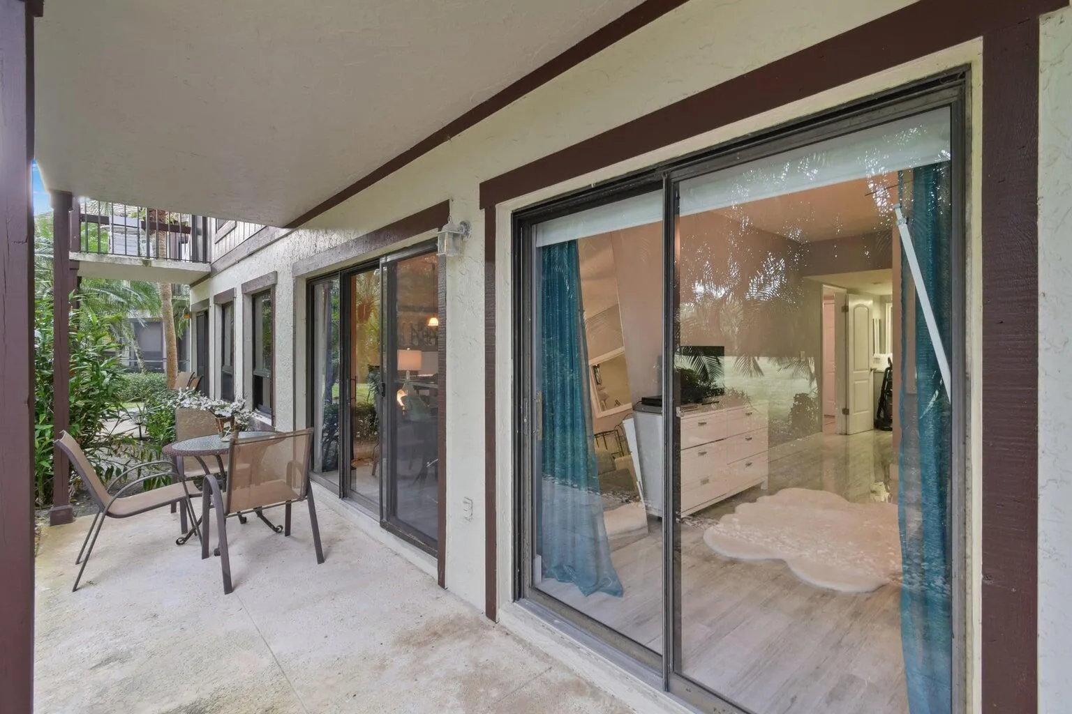 Covered patio with concrete flooring
