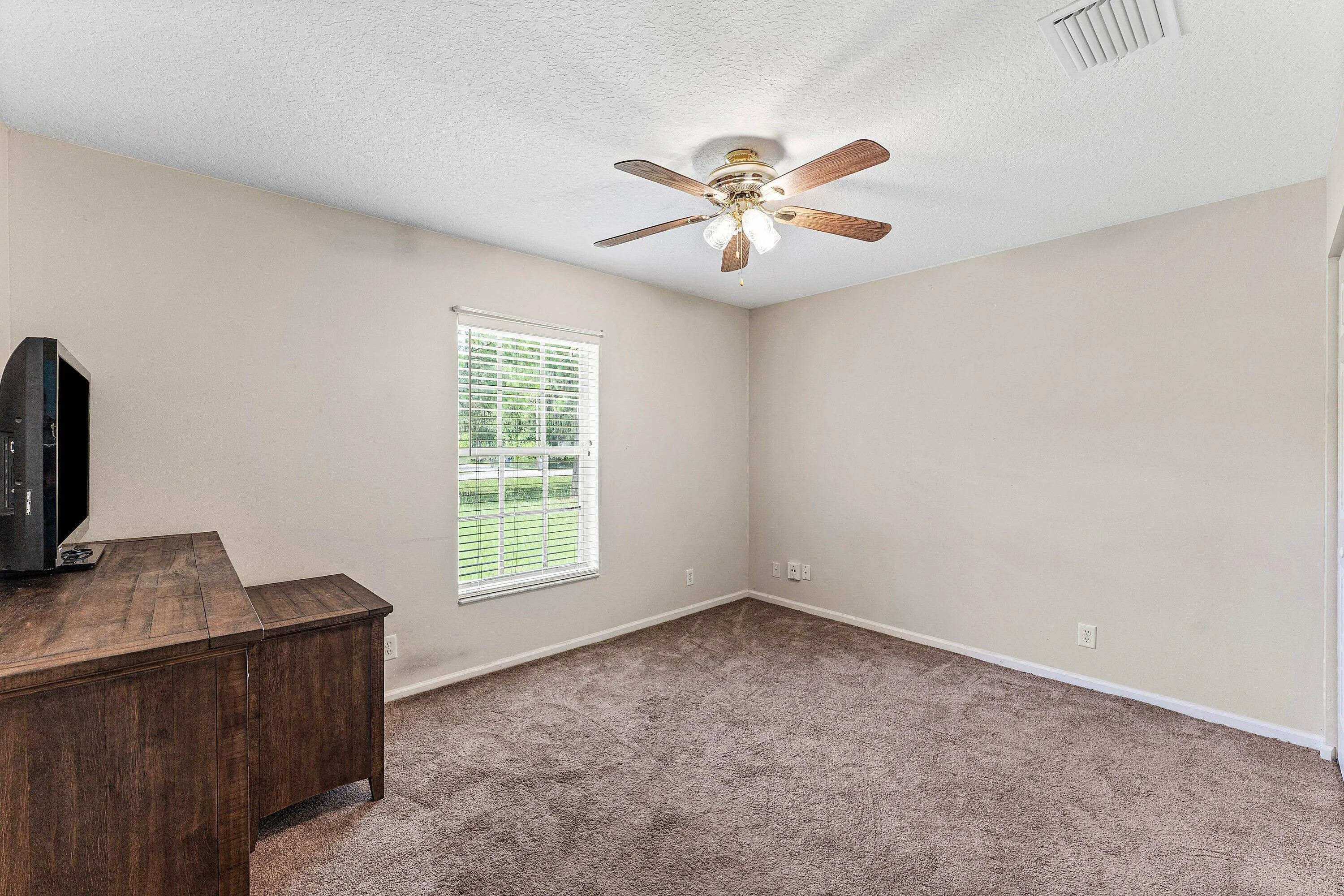 022-1231566thStreetNorth-WestPalmBeach-F