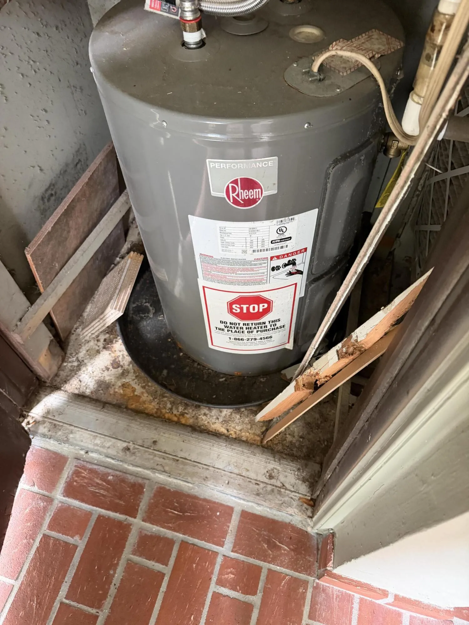Water heater in closet on catwalk