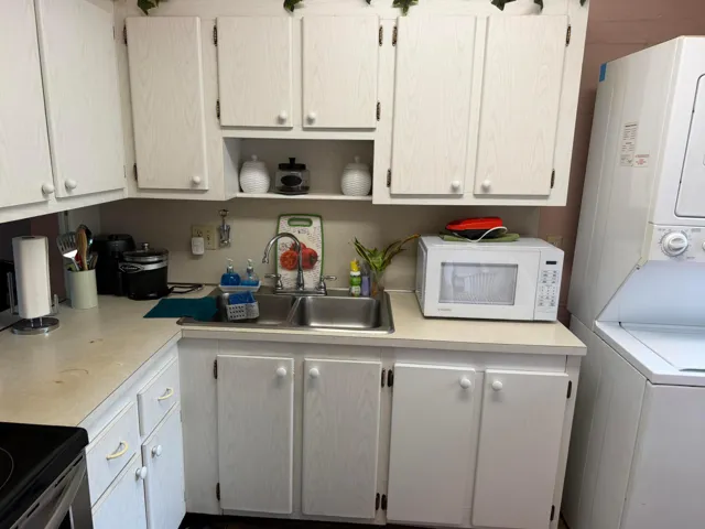 Kitchen w/ stack washer /dryer