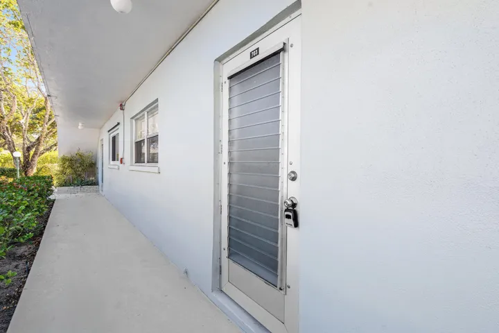 003-2440Southwest22ndAvenue-703-DelrayBe