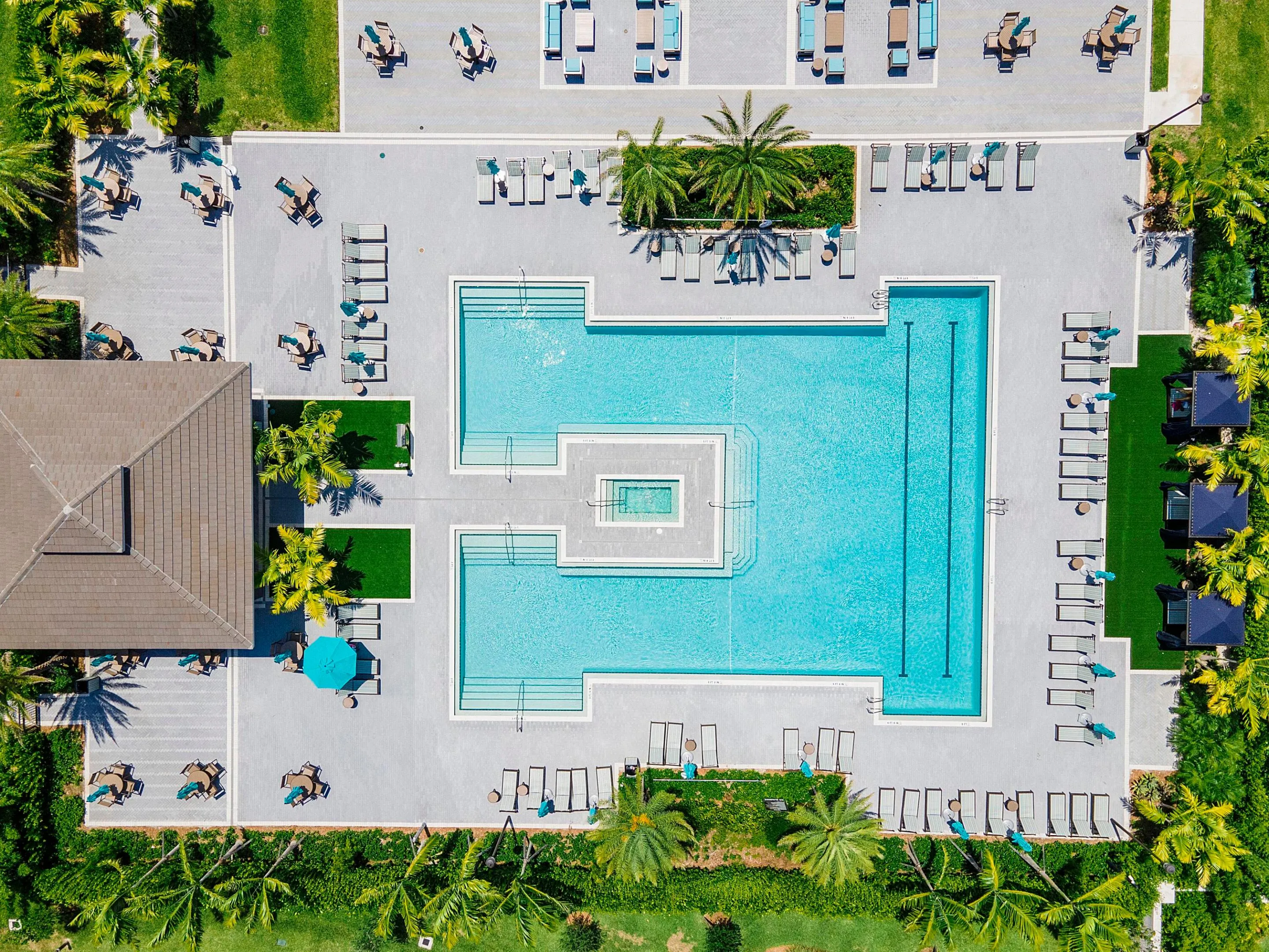 CASCATA RESORT STYLE POOL